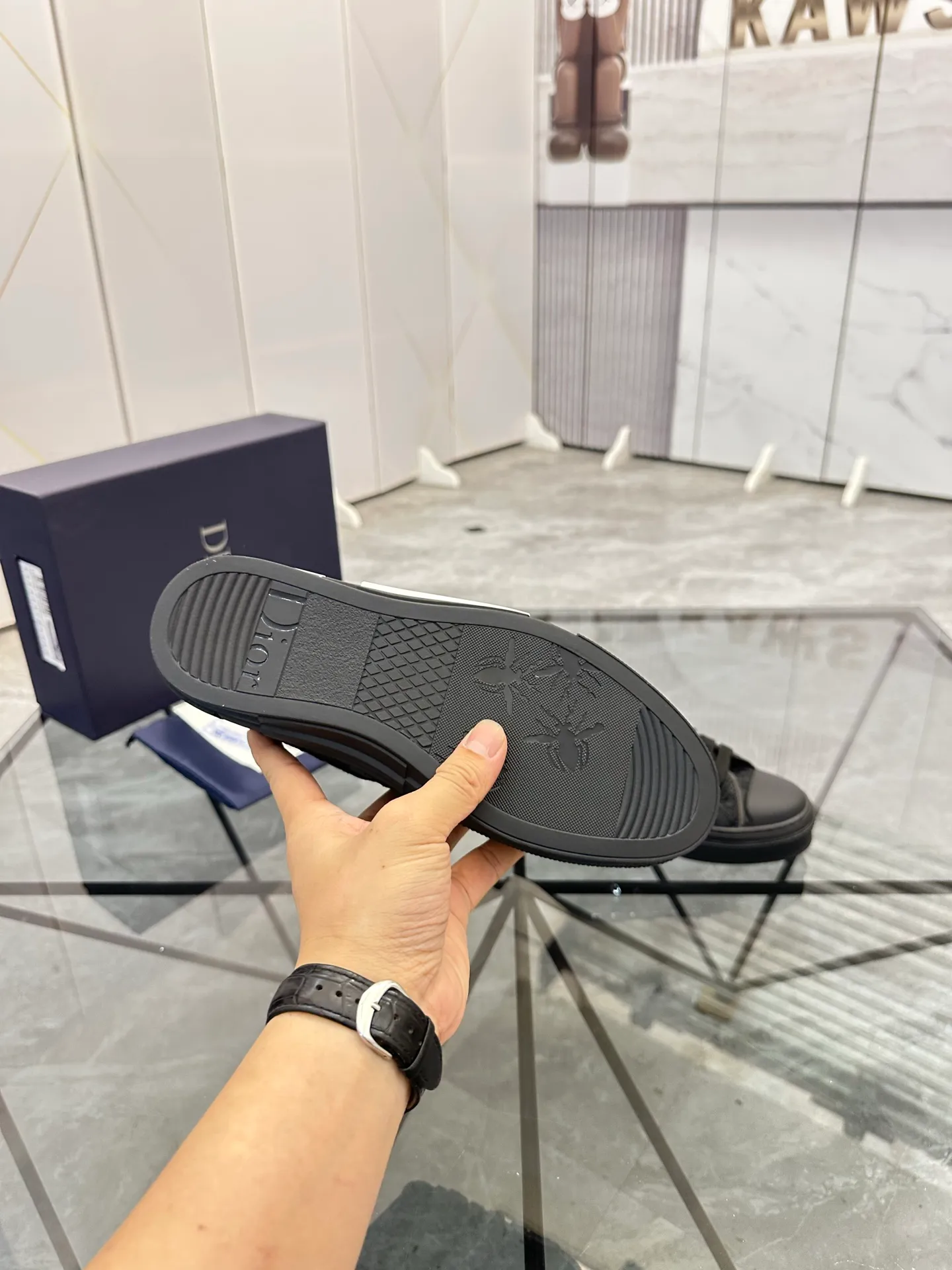 Selling men's shoes 💰: 💰P420¥ Product trademark: Dio* "Dior*" low-top casual shoes Regular size: 36-45 (can be customized to 46) Couple style B23 Product materials: Upper imported original fabric, breathable lining, original outsole. No.: 007